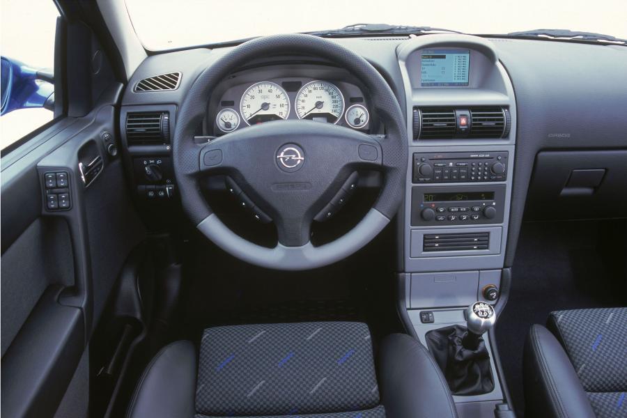  Opel Astra Coupe 2002 года  (фото 3 из 22)